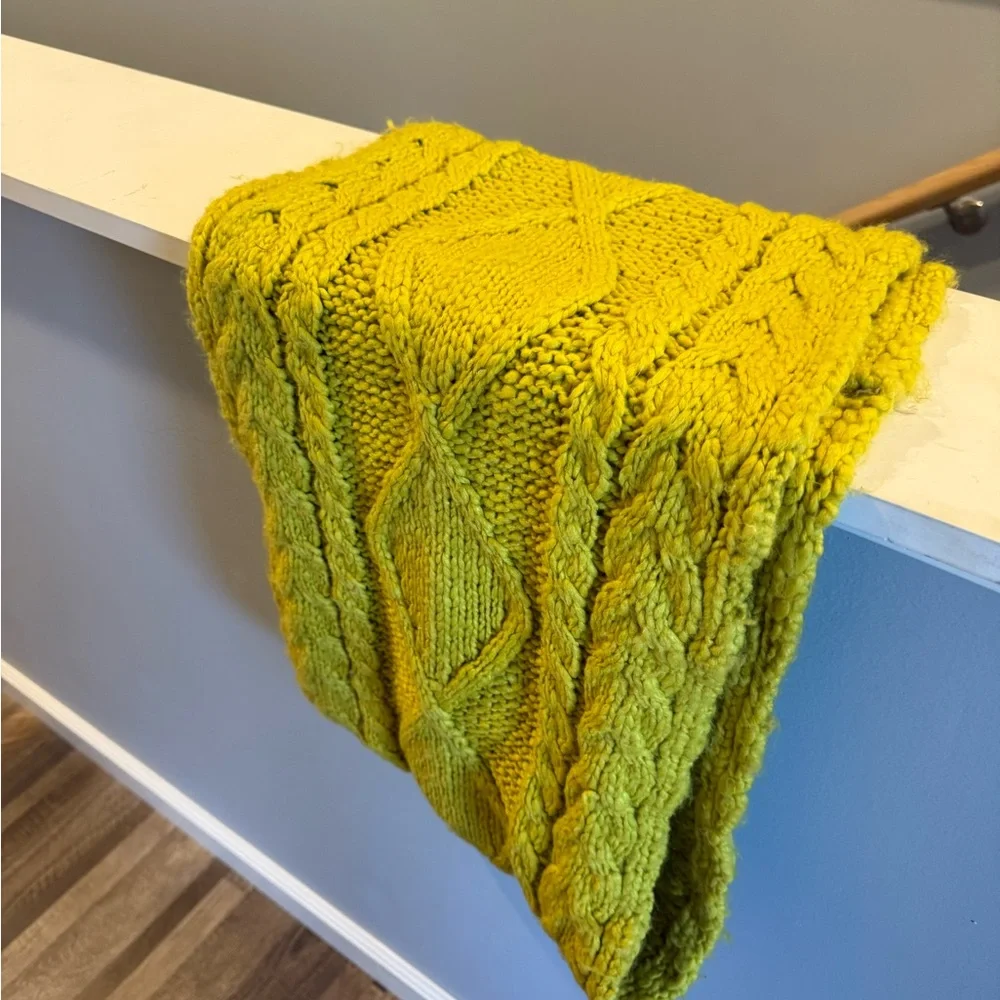 Cozy Knit scarf in Vibrant Yellow